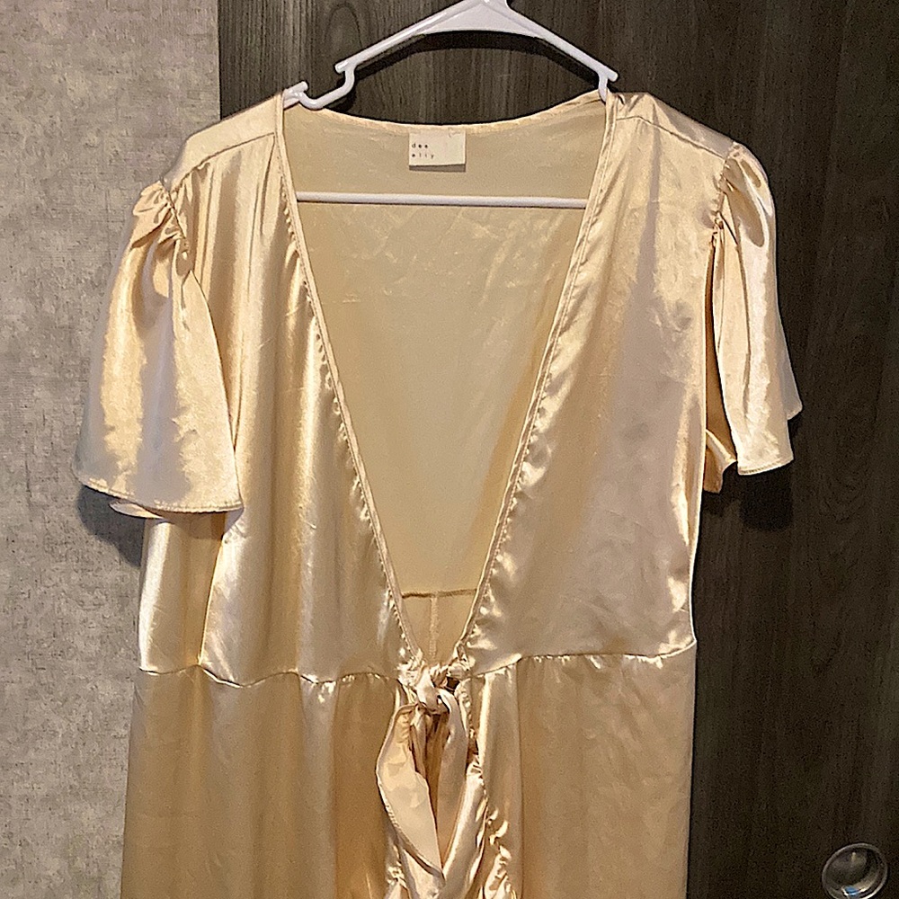 Francesca’s Collections worn once. Size L-XL. Light Gold. Retro inspired dress.